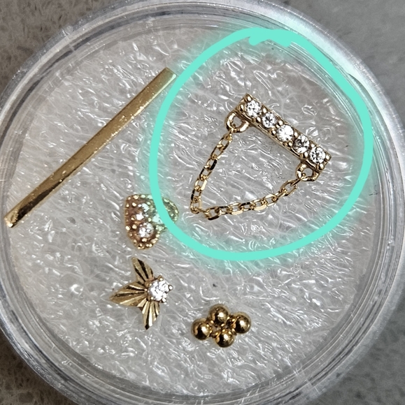 14KT GOLD BAR CZ DANGLE CHAIN THREADLESS END - Picture 2 of 2